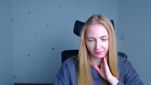 Snapshot of eva_oliviaa chatting on 25, 10, 2025 Eva online show from 25, 10, 2025