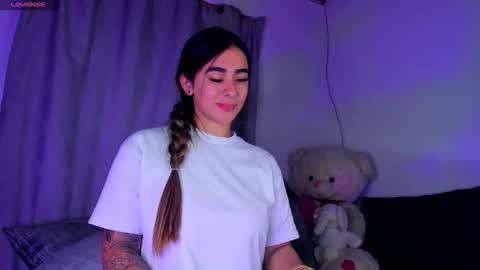 Eva Shinee online show from 3, 2, 2026