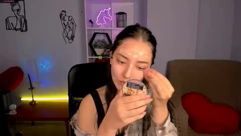 Snapshot of eva_smiith_ chatting on 11, 11, 2025 Eva online show from 11, 11, 2025