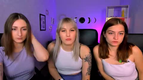 Snapshot of eva_smiith_ chatting on 5, 12, 2025 Eva online show from 5, 12, 2025