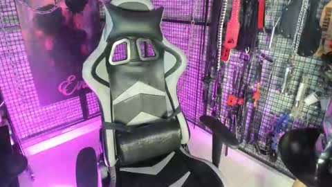 EVA INDEPENDENT MODEL online show from 26, 10, 2025