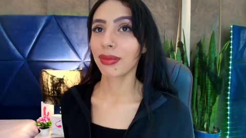 Snapshot of evaa_cloee chatting on 21, 10, 2025 EVA CLOEE online show from 21, 10, 2025