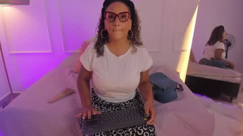 Snapshot of evaa_mills chatting on 29, 4, 2026 Eva online show from 29, 4, 2026