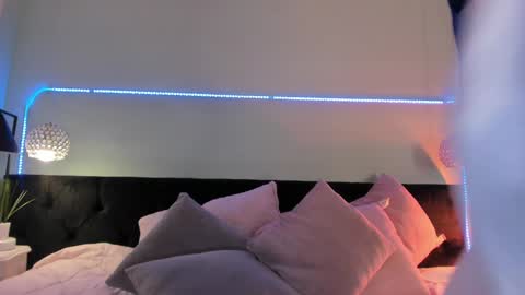 Snapshot of evaa_stevens chatting on 8, 2, 2025 julieth online show from 8, 2, 2025