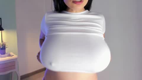 Snapshot of evaa_stevens chatting on 8, 3, 2025 julieth online show from 8, 3, 2025