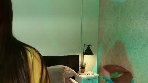 Snapshot of evaa_stevens chatting on 15, 10, 2025 julieth online show from 15, 10, 2025