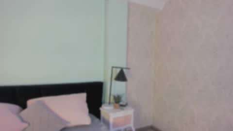 Snapshot of evaa_stevens chatting on 6, 11, 2025 julieth online show from 6, 11, 2025