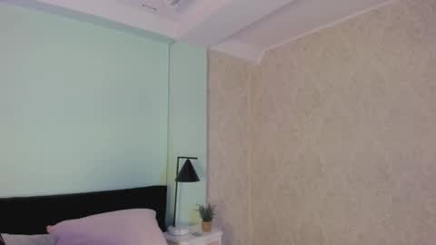 Snapshot of evaa_stevens chatting on 8, 11, 2025 julieth online show from 8, 11, 2025