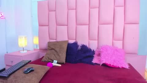 evaa_white online show from 22, 11, 2025