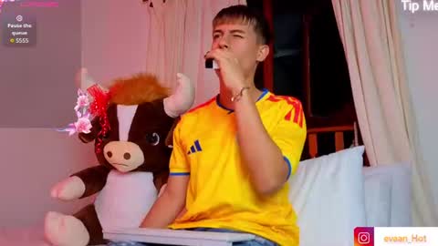 Snapshot of evaan_hot chatting on 19, 6, 2026 EVAN online show from 19, 6, 2026