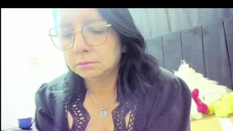 Snapshot of evaaross chatting on 5, 12, 2025 Eva online show from 5, 12, 2025