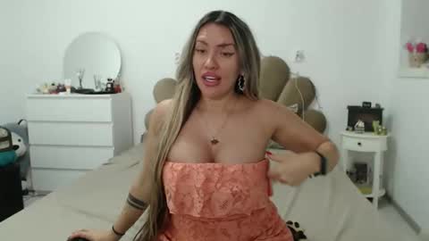 Snapshot of evabomb chatting on 22, 10, 2025 EvaBomb online show from 22, 10, 2025