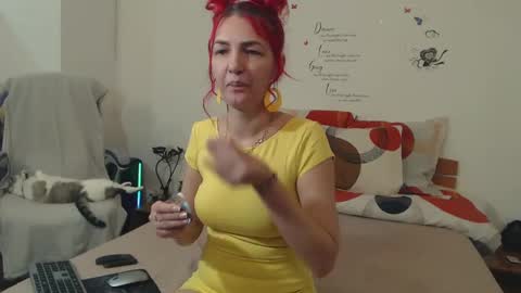 Snapshot of evadesireone chatting on 5, 2, 2025 EvadesireONE online show from 5, 2, 2025
