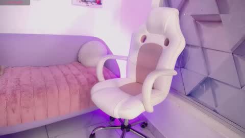 EVA GODDESS  online show from 5, 12, 2025