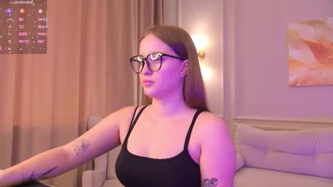 Snapshot of evahariss1 chatting on 11, 10, 2025 evahariss1 online show from 11, 10, 2025