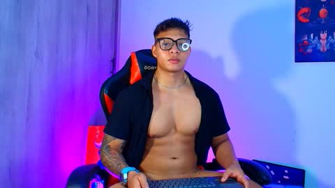 Snapshot of evan_greey chatting on 4, 11, 2025 EVAN GREY online show from 4, 11, 2025