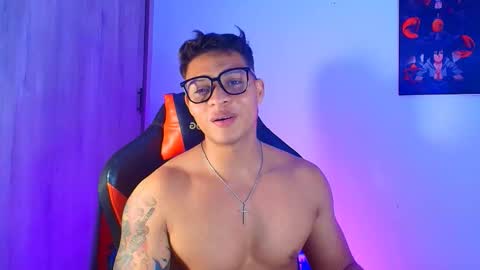 Snapshot of evan_greey chatting on 12, 11, 2025 EVAN GREY online show from 12, 11, 2025