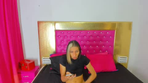 Snapshot of evanllelyne chatting on 17, 12, 2025 evanllelyne online show from 17, 12, 2025