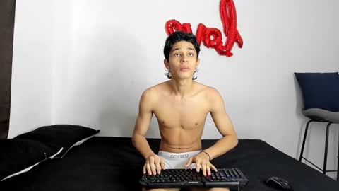 Snapshot of evans_collins24 chatting on 2, 11, 2025 Evans collins24 online show from 2, 11, 2025