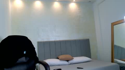 E V A N S online show from 8, 3, 2026