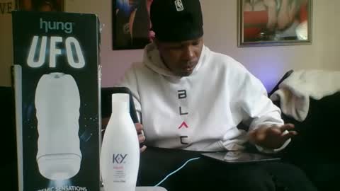 evanschris2048 online show from 28, 2, 2025