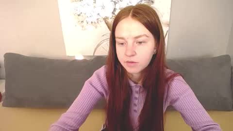 Snapshot of evarey_ chatting on 19, 9, 2025 Adelina online show from 19, 9, 2025