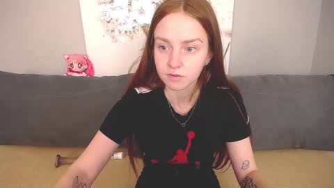 Snapshot of evarey_ chatting on 2, 10, 2025 Adelina online show from 2, 10, 2025