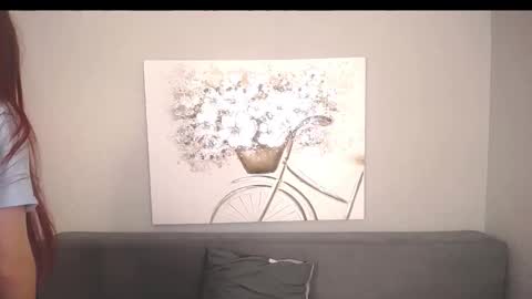 Snapshot of evarey_ chatting on 8, 10, 2025 Adelina online show from 8, 10, 2025