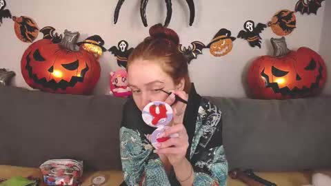 Snapshot of evarey_ chatting on 24, 10, 2025 Adelina online show from 24, 10, 2025