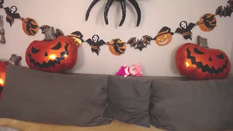 Snapshot of evarey_ chatting on 27, 10, 2025 Adelina online show from 27, 10, 2025