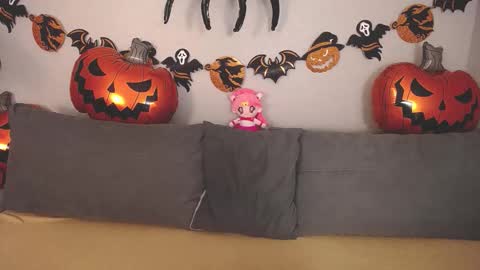 Snapshot of evarey_ chatting on 28, 10, 2025 Adelina online show from 28, 10, 2025