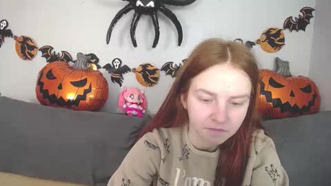 Snapshot of evarey_ chatting on 1, 11, 2025 Adelina online show from 1, 11, 2025