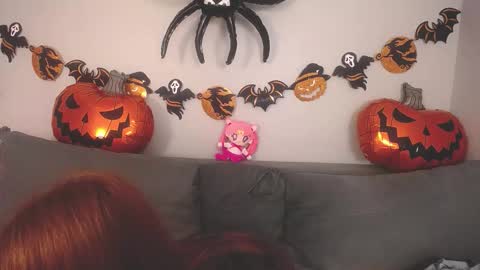 Snapshot of evarey_ chatting on 2, 11, 2025 Adelina online show from 2, 11, 2025