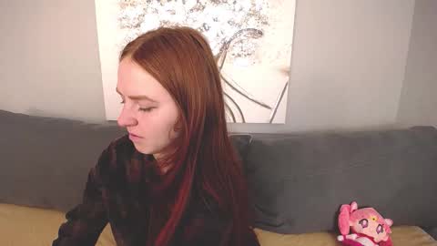 Snapshot of evarey_ chatting on 3, 11, 2025 Adelina online show from 3, 11, 2025