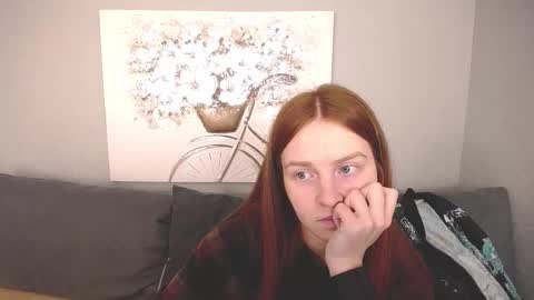 Snapshot of evarey_ chatting on 4, 11, 2025 Adelina online show from 4, 11, 2025