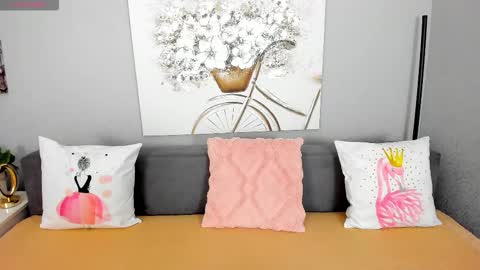 Snapshot of evarey_ chatting on 20, 11, 2025 Adelina online show from 20, 11, 2025