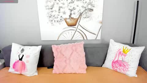 Snapshot of evarey_ chatting on 24, 11, 2025 Adelina online show from 24, 11, 2025