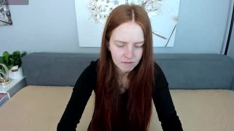 Snapshot of evarey_ chatting on 30, 11, 2025 Adelina online show from 30, 11, 2025