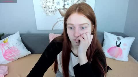 Snapshot of evarey_ chatting on 5, 12, 2025 Adelina online show from 5, 12, 2025