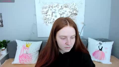 Snapshot of evarey_ chatting on 16, 12, 2025 Adelina online show from 16, 12, 2025