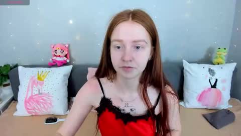 Snapshot of evarey_ chatting on 21, 12, 2025 Adelina online show from 21, 12, 2025