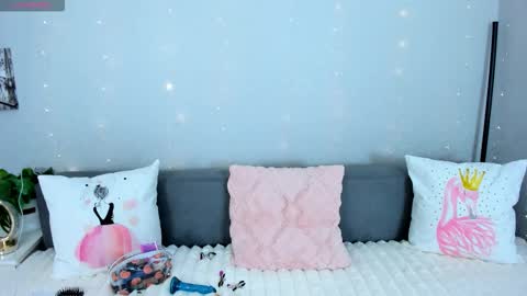 Snapshot of evarey_ chatting on 22, 12, 2025 Adelina online show from 22, 12, 2025