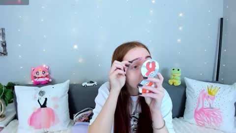 Snapshot of evarey_ chatting on 23, 12, 2025 Adelina online show from 23, 12, 2025