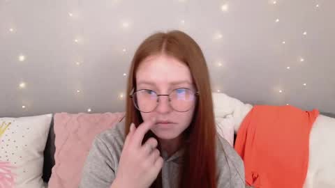 Snapshot of evarey_ chatting on 1, 5, 2026 Adelina online show from 1, 5, 2026