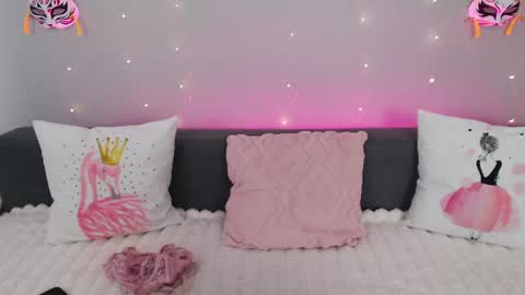 Snapshot of evarey_ chatting on 19, 7, 2026 Adelina online show from 19, 7, 2026