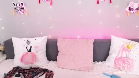 Snapshot of evarey_ chatting on 22, 7, 2026 Adelina online show from 22, 7, 2026