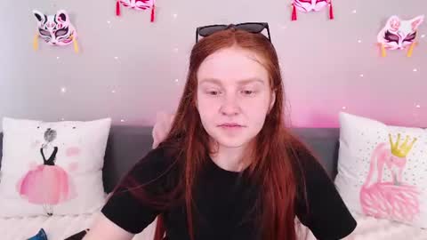Snapshot of evarey_ chatting on 30, 7, 2026 Adelina online show from 30, 7, 2026