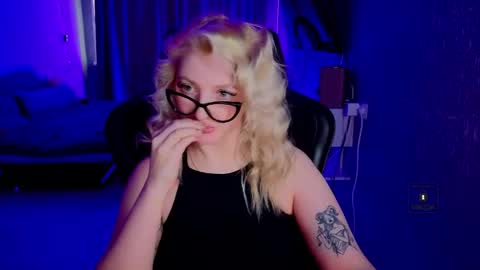 Snapshot of evavibe chatting on 13, 4, 2026 evavibe online show from 13, 4, 2026