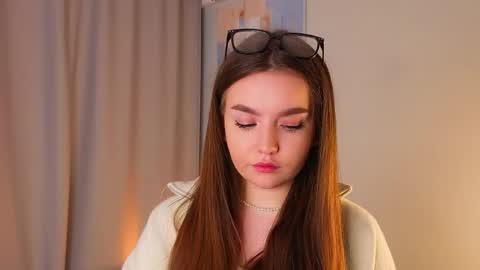 Snapshot of evawyliam chatting on 8, 4, 2026 im EVA im new here dont be rude online show from 8, 4, 2026