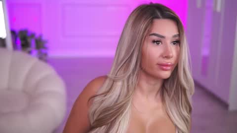 Snapshot of evazane chatting on 3, 11, 2025 Eva online show from 3, 11, 2025